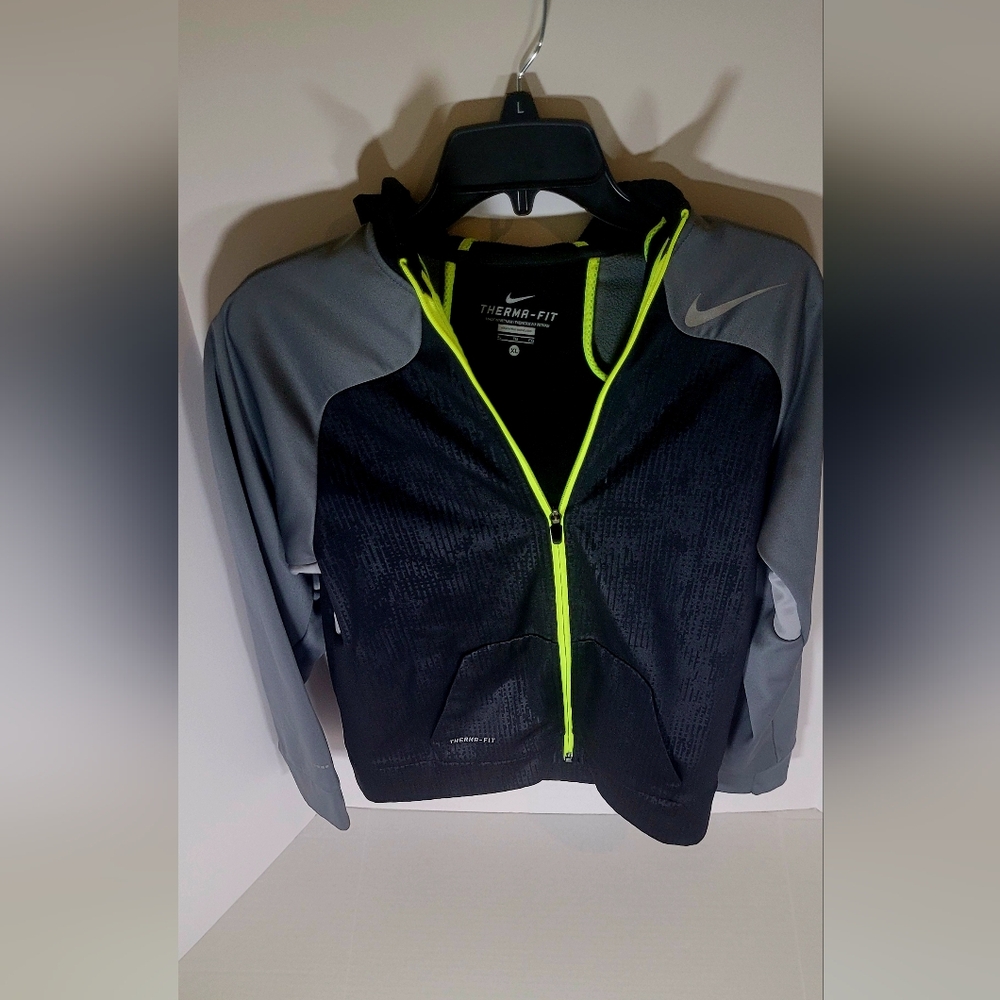 Nike Therma-Fit Jacket with Neon Accents. Boys Size XL